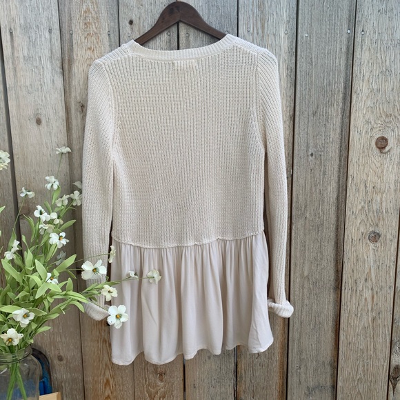 Black Swan Flowy Sweater. - Picture 6 of 8